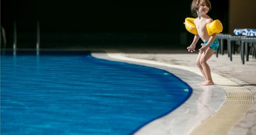 استخر هتل یاسات گلوریا دبی