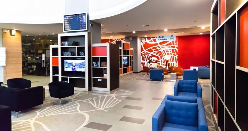 لابی هتل هالیدی این سنت پترزبورگ لابی هتل هالیدی این سنت پترزبورگ