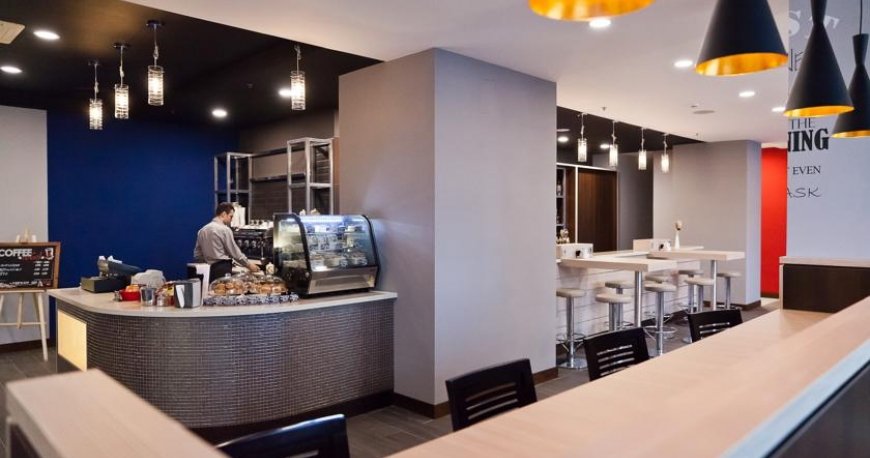 لابی هتل هالیدی این سنت پترزبورگ لابی هتل هالیدی این سنت پترزبورگ