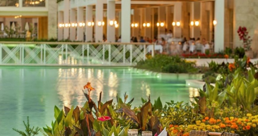 استخر هتل ریکسوس پریمیوم آنتالیا استخر هتل ریکسوس پریمیوم آنتالیا