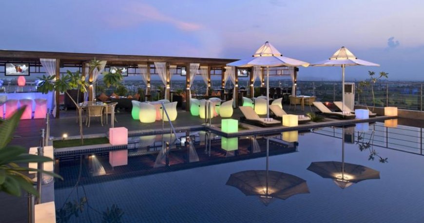 استخر هتل رادیسون بلو جیپور استخر هتل رادیسون بلو جیپور