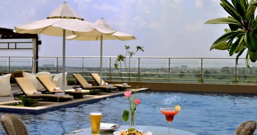 استخر هتل رادیسون بلو جیپور استخر هتل رادیسون بلو جیپور