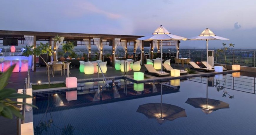 استخر هتل رادیسون بلو جیپور استخر هتل رادیسون بلو جیپور