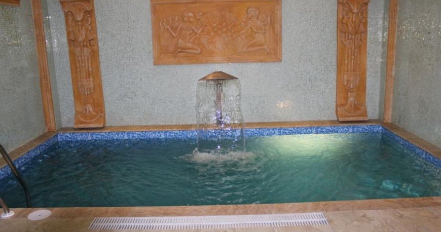 استخر هتل فوروم ایروان استخر هتل فوروم ایروان