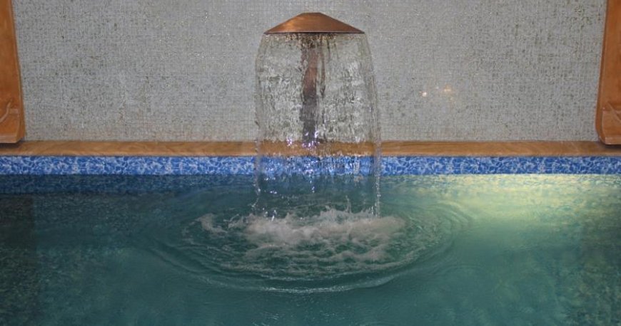 استخر هتل فوروم ایروان استخر هتل فوروم ایروان