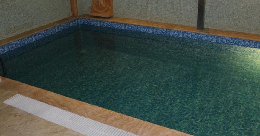 استخر هتل فوروم ایروان استخر هتل فوروم ایروان