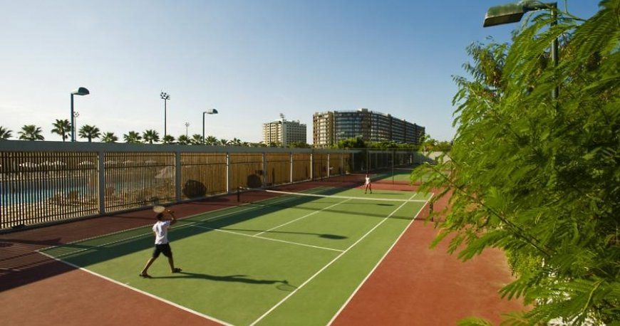 زمین تنیس هتل کاروانسرای لارا آنتالیا زمین تنیس هتل کاروانسرای لارا آنتالیا