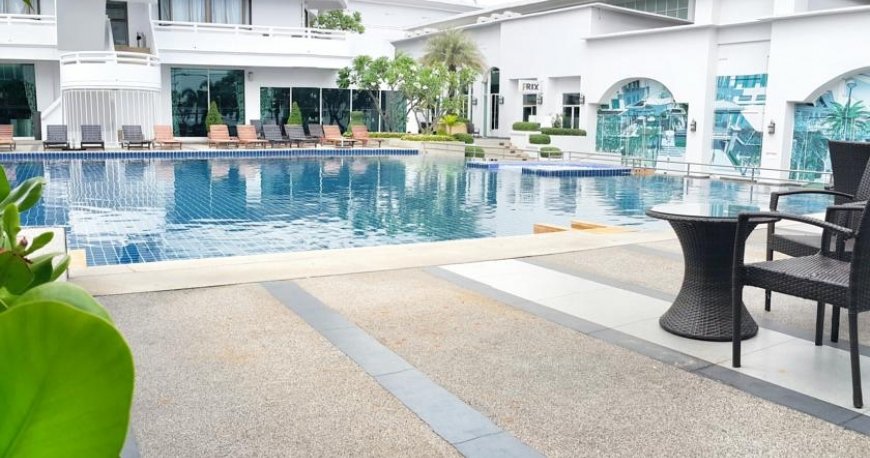 استخر هتل دی واری پاتایا تایلند