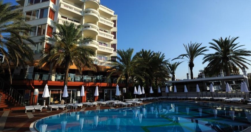 استخر هتل الگانس اینترنشنال