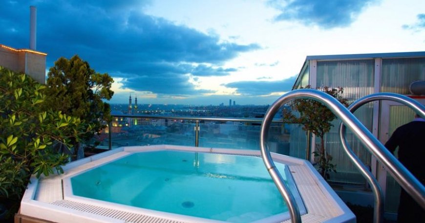 استخر هتل زوریخ استانبول استخر هتل زوریخ استانبول