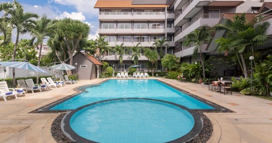 استخر هتل هالیدی ریزورت پاتایا تایلند