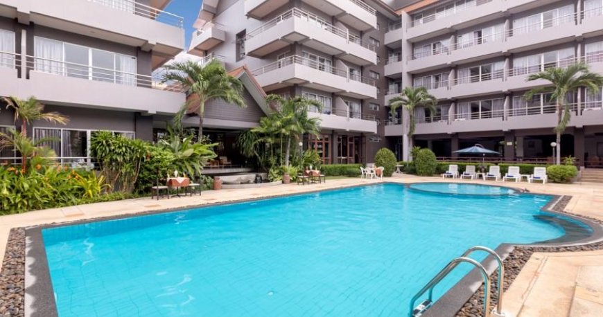 استخر هتل هالیدی ریزورت پاتایا تایلند