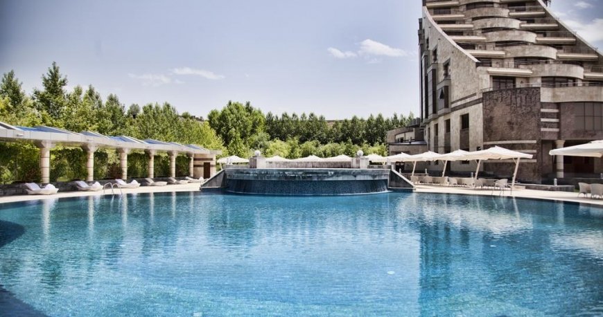 استخر هتل مولتی گرند ایروان استخر هتل مولتی گرند ایروان