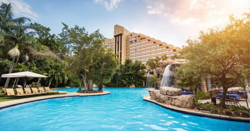 استخر هتل کسکیدز سان سیتی