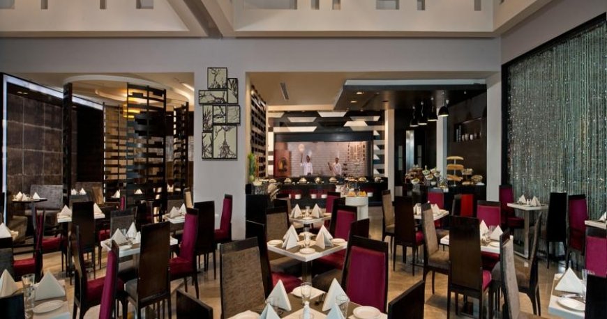 رستوران هتل رادیسون بلو آگرا