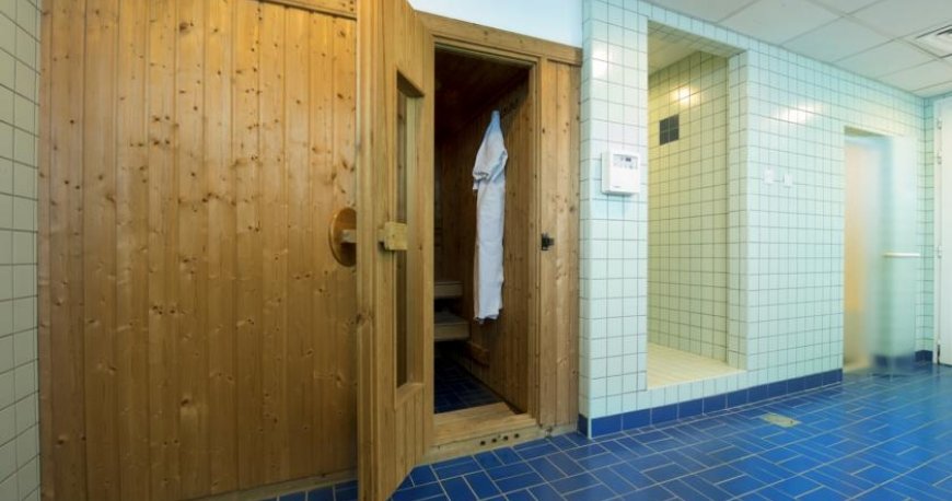 استخر هتل امارات گرند دبی