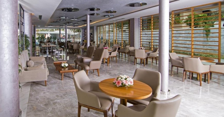 رستوران هتل میراژ ورلد مارماریس