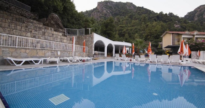 استخر هتل میراژ ورلد مارماریس