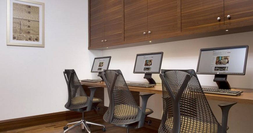 لابی هتل هیلتون گاردن المینا دبی امارات متحده ی عربی