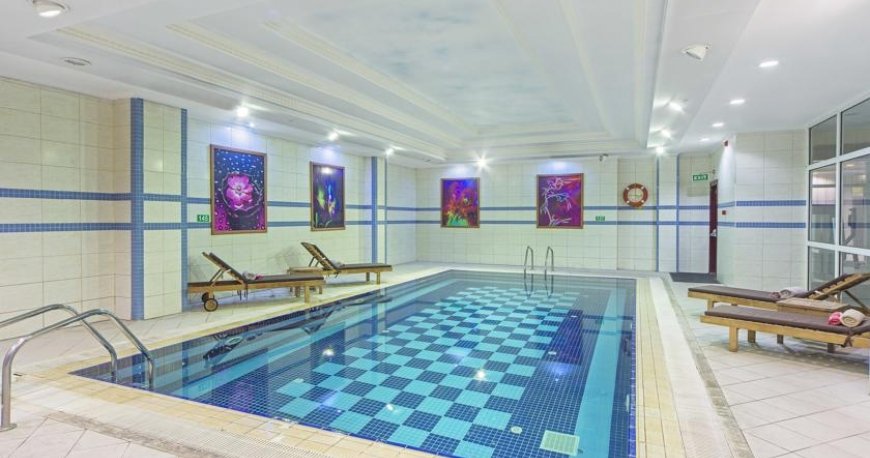 استخر هتل گرند اوزتانیک استانبول استخر هتل گرند اوزتانیک استانبول