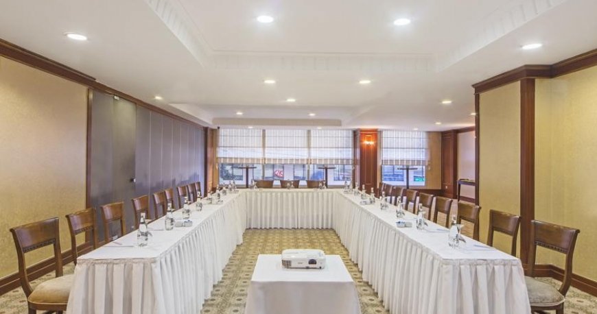 سالن کنفرانس هتل گرند اوزتانیک استانبول سالن کنفرانس هتل گرند اوزتانیک استانبول