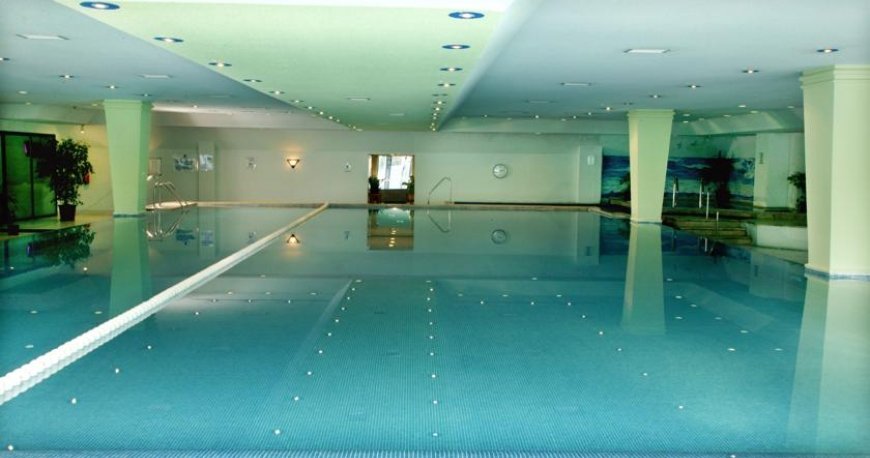 استخر هتل ددمان استانبول