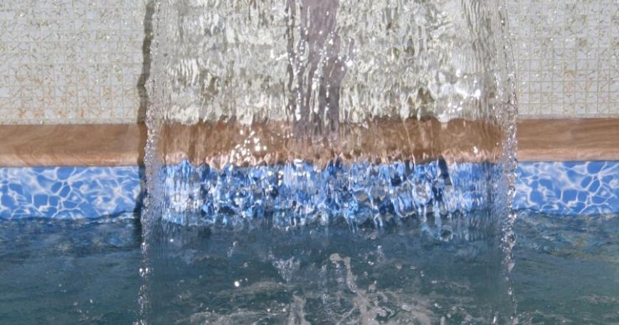 استخر هتل فوروم ایروان استخر هتل فوروم ایروان