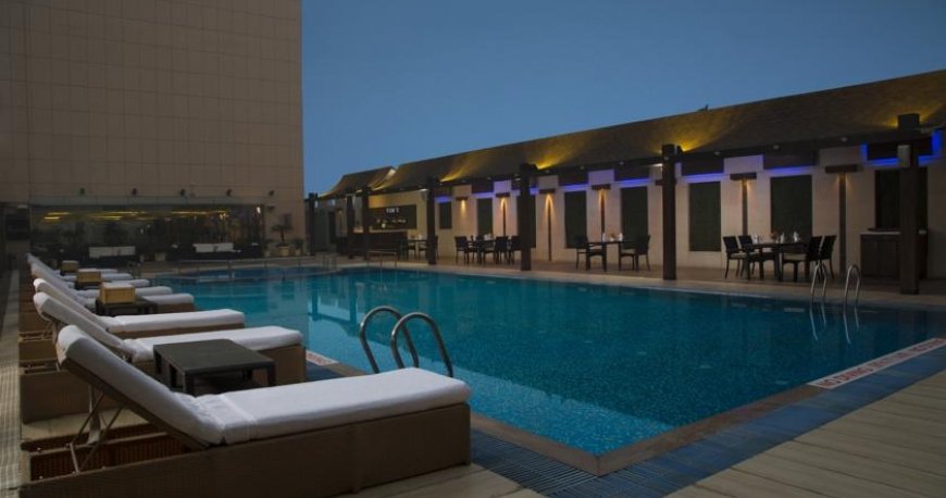 استخر رادیسون بلو