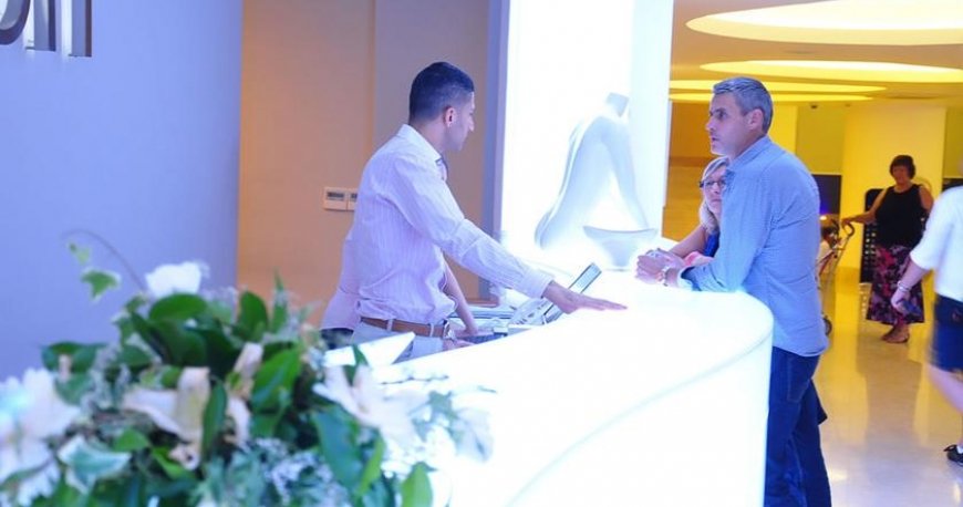 لابی هتل بلو بی پلاتینیوم