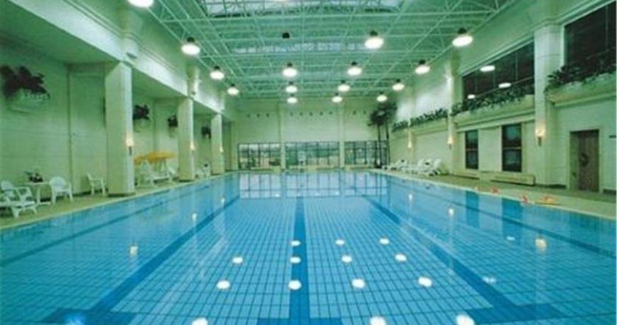 استخر هتل رگال اینترنشنال