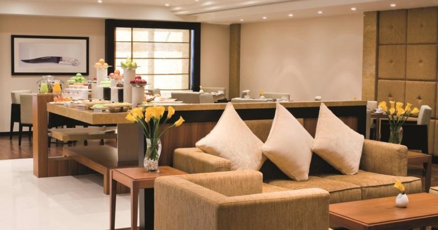 رستوران هتل آوانی دیره