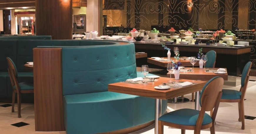 رستوران هتل آوانی دیره