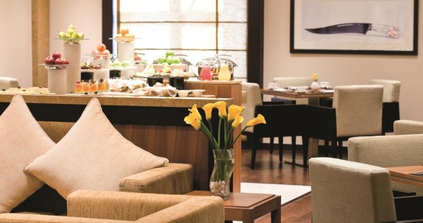 رستوران هتل آوانی دیره