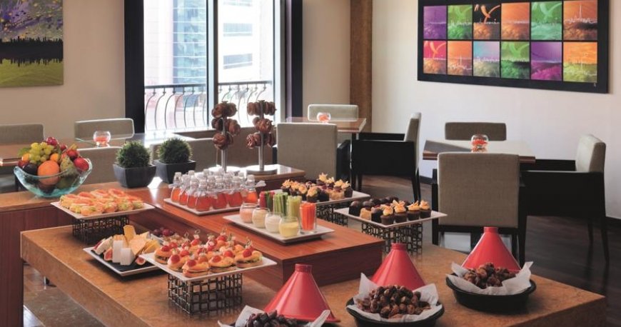 رستوران هتل آوانی دیره