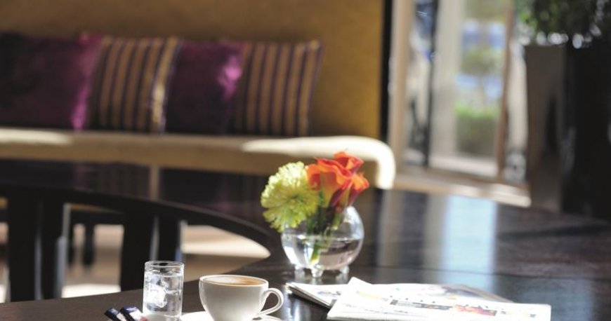 رستوران هتل آوانی دیره