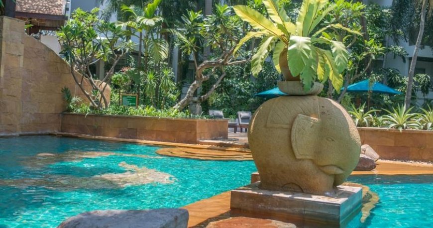 استخر هتل آوانی پاتایا استخر هتل آوانی پاتایا