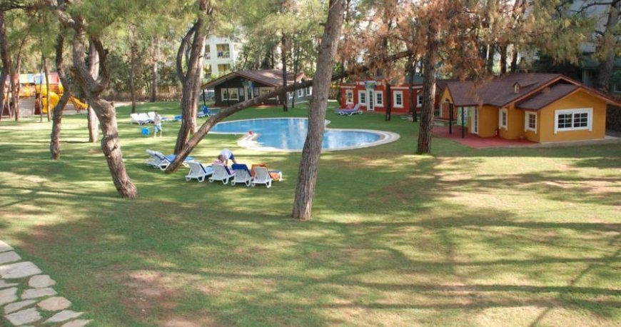 استخر هتل گرند یازیکی کلاب تربان