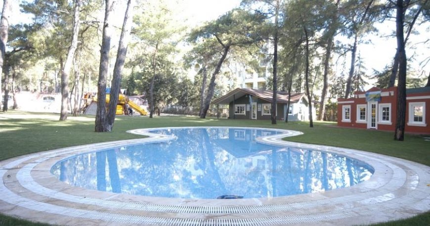 استخر هتل گرند یازیکی کلاب تربان