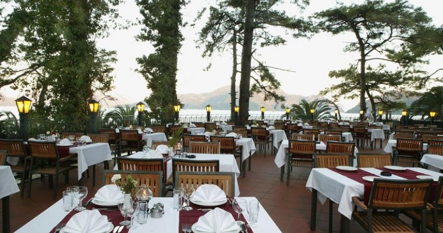 رستوران هتل گرند یازیکی کلاب تربان