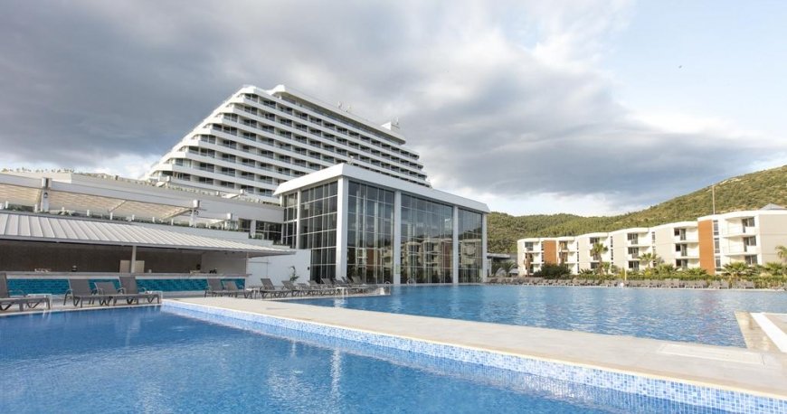 استخر هتل پالم وینگز افسوس