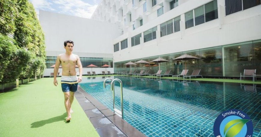 استخر هتل مندرین بای سنتر پوینت استخر هتل مندرین بای سنتر پوینت