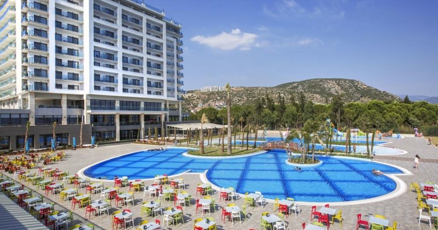 استخر هتل آمارا سی لایت الیت