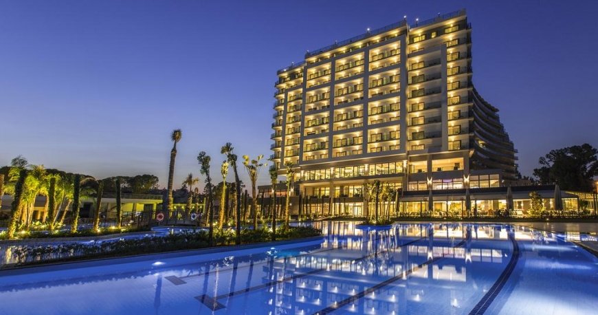 استخر هتل آمارا سی لایت الیت