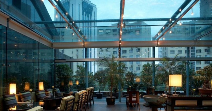 رستوران هتل رگال اینترنشنال