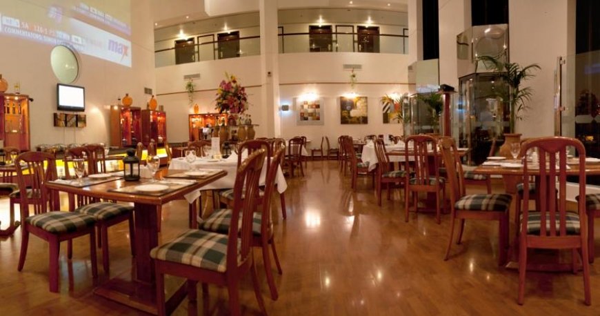 رستوران هتل آواری