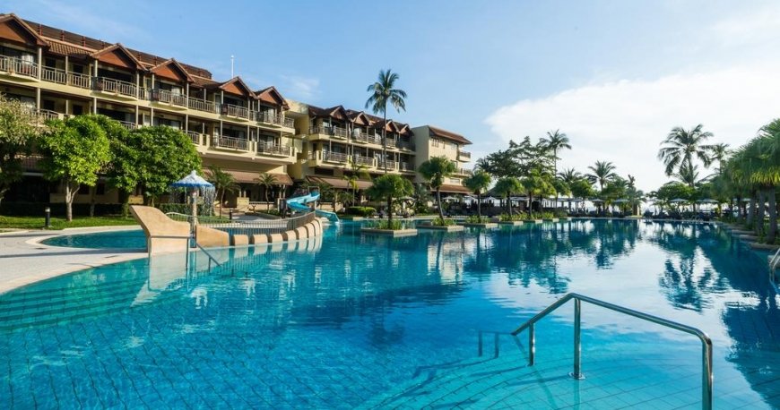 استخر هتل ماریوت ریزورت مرلین بیچ استخر هتل ماریوت ریزورت مرلین بیچ