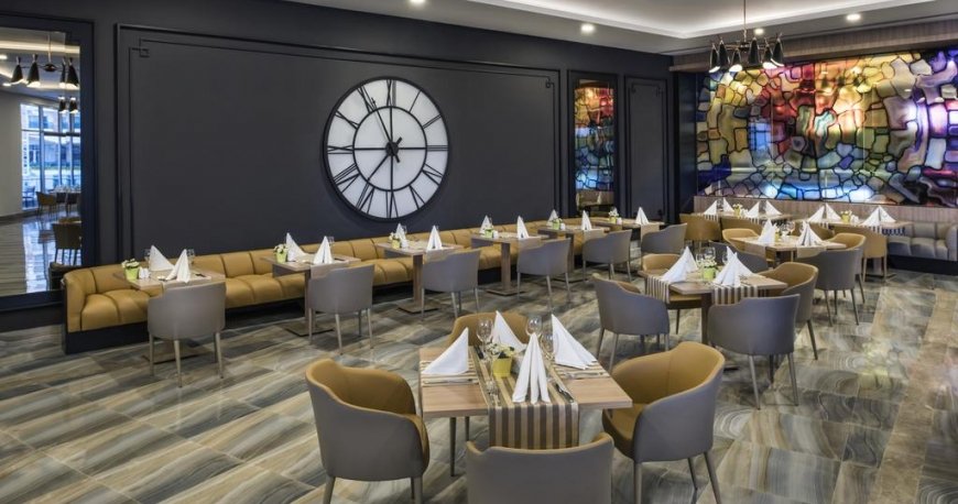 رستوران هتل دلفین بی ای گرند ریزورت 