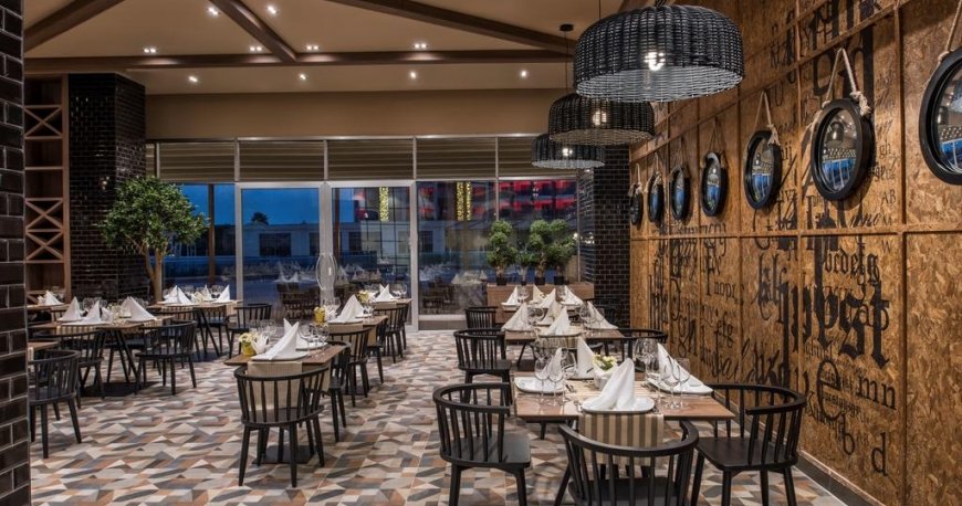 رستوران هتل دلفین بی ای گرند ریزورت 