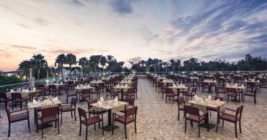 رستوران هتل دلفین بی ای گرند ریزورت 