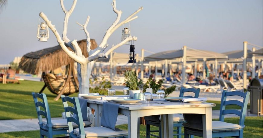 رستوران هتل رگنوم کاریا گلف